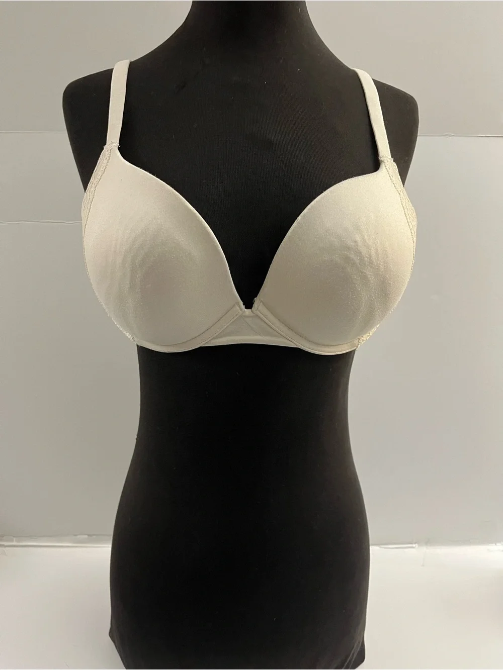 Everyday Smooth Light Cream Lace T-Shirt Bra 36C secret treasures
